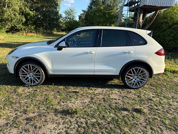 Porsche Cayenne Turbo 4 of 4