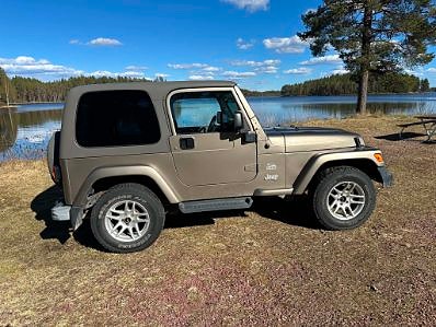 Jeep Wrangler 4 of 11