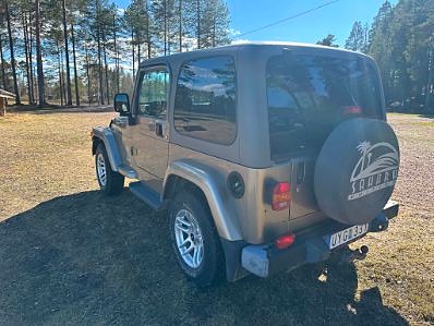 Jeep Wrangler 3 of 11
