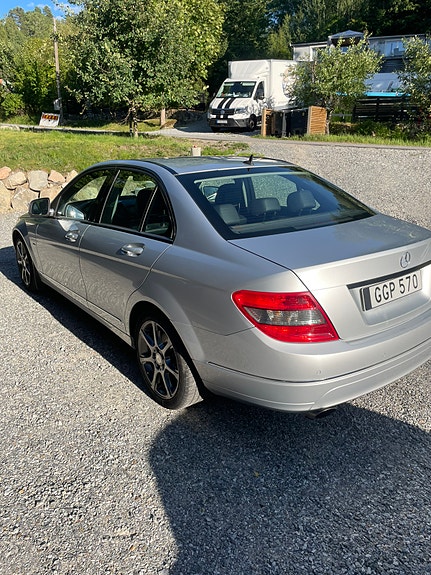 Mercedes-Benz C200 3 of 7