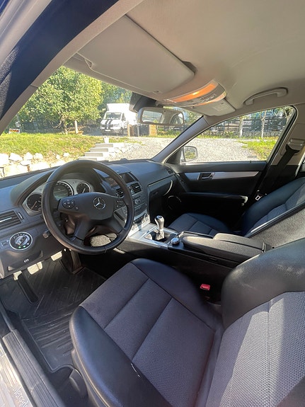 Mercedes-Benz C200 4 of 7