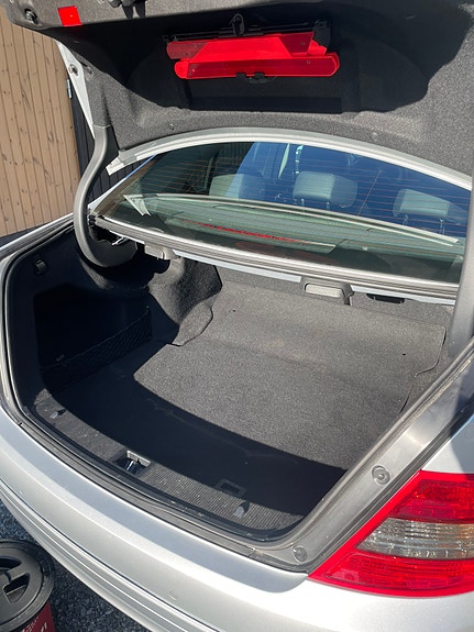 Mercedes-Benz C200 6 of 7