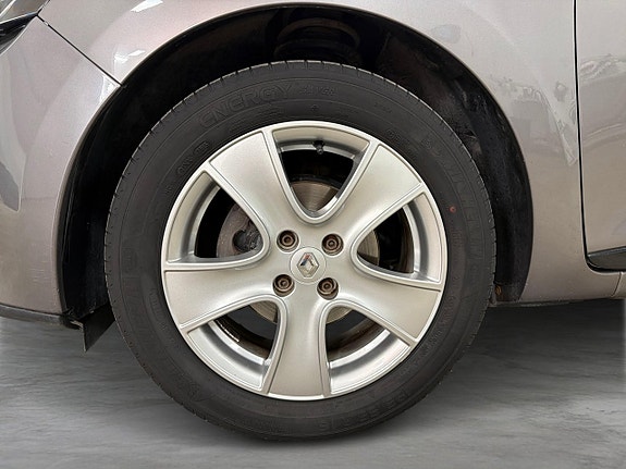 Renault Clio 29 of 29