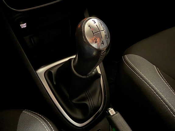 Renault Clio 17 of 29