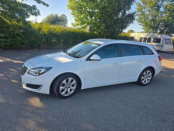 Opel Insignia 2 of 5
