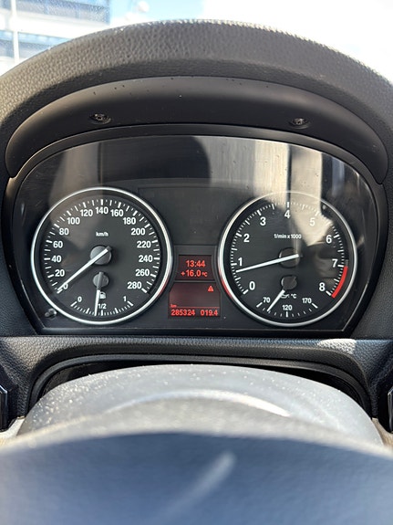BMW 325i 8 of 8