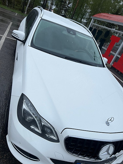 Mercedes-Benz E220 5 of 13