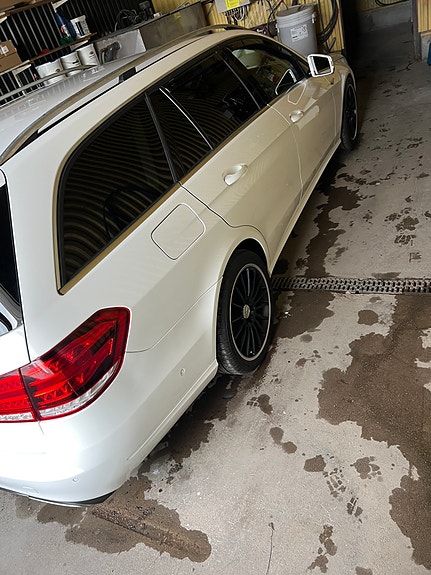 Mercedes-Benz E220 8 of 13