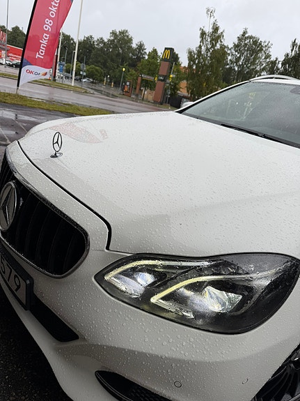 Mercedes-Benz E220 3 of 13
