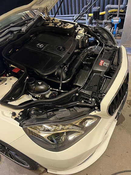 Mercedes-Benz E220 9 of 13