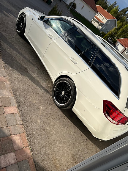 Mercedes-Benz E220 7 of 13