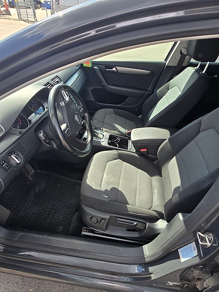 Volkswagen Passat 4 of 9