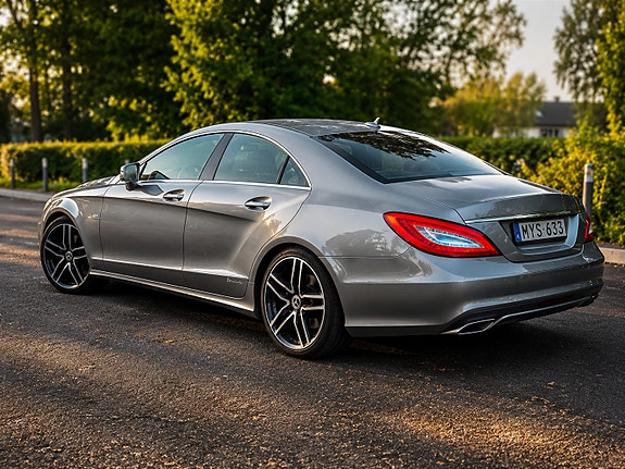 Mercedes-Benz CLS350 2 of 9