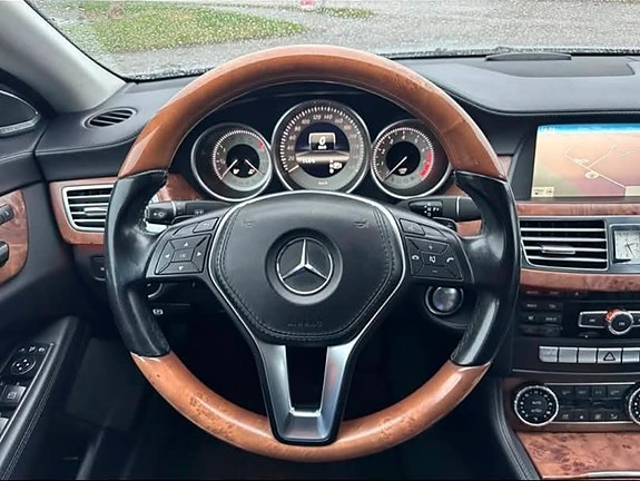 Mercedes-Benz CLS350 5 of 9