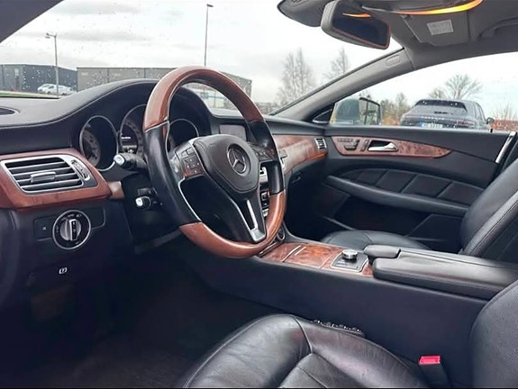 Mercedes-Benz CLS350 4 of 9