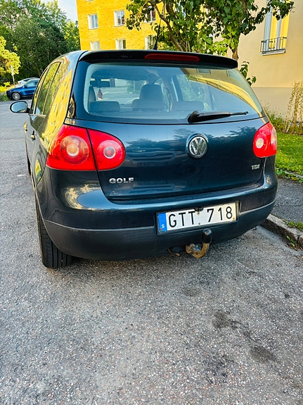 Volkswagen Golf V 2 of 5
