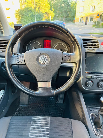 Volkswagen Golf V 5 of 5