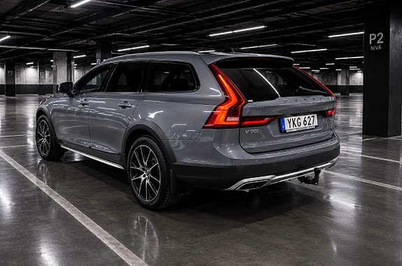 Volvo V90 Cross Country 3 of 8