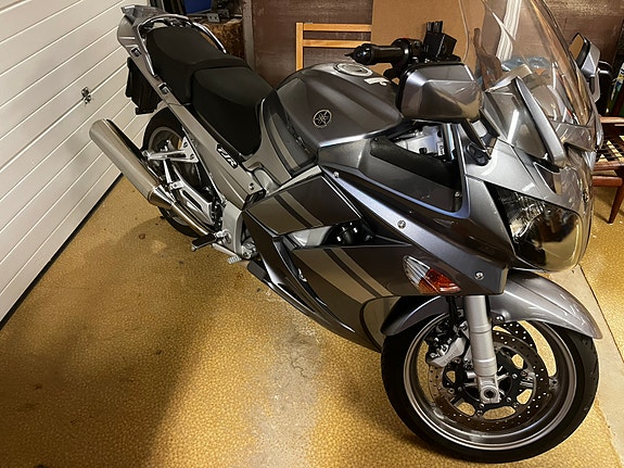 Yamaha FJR1300 3 of 4