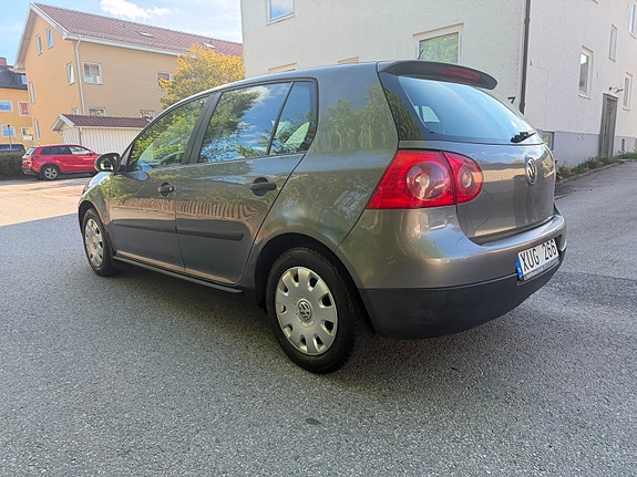Volkswagen Golf V 2 of 7