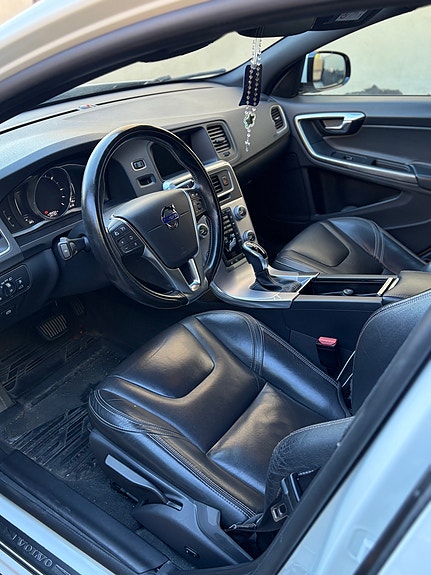Volvo S60 7 of 8
