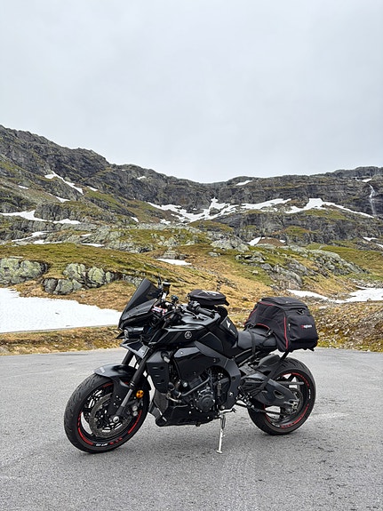 Yamaha MT-10 3 of 3