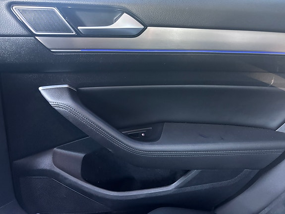 Volkswagen Passat 12 of 12