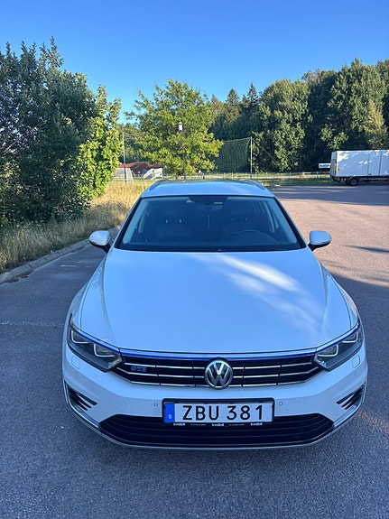 Volkswagen Passat 3 of 12