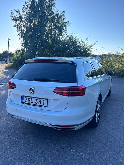 Volkswagen Passat 5 of 12