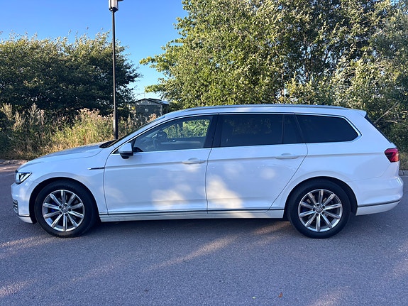 Volkswagen Passat 6 of 12