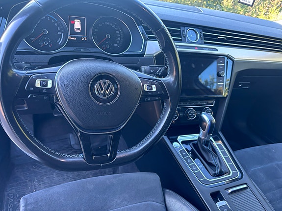 Volkswagen Passat 7 of 12