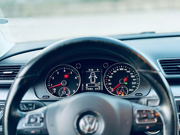Volkswagen Passat 10 of 13