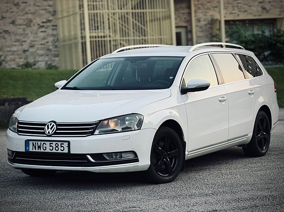Volkswagen Passat 2 of 13