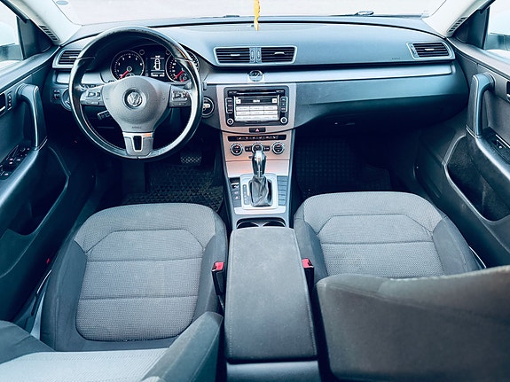 Volkswagen Passat 9 of 13