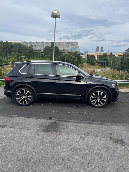 Volkswagen Tiguan 2 of 7