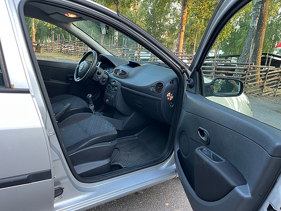 Renault Clio 8 of 10