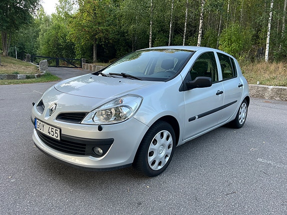 Renault Clio 6 of 10