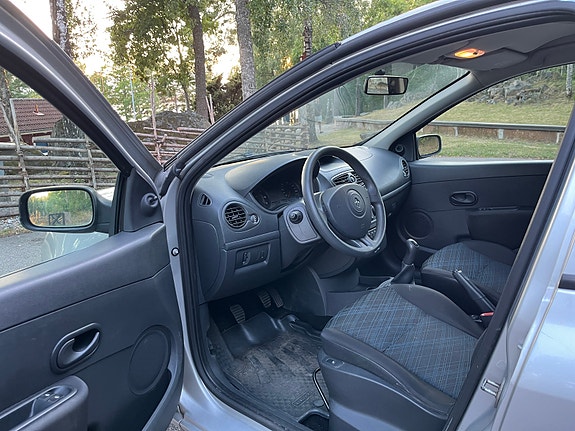 Renault Clio 7 of 10