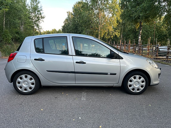 Renault Clio 2 of 10
