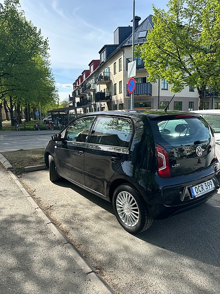 Volkswagen UP! 4 of 5