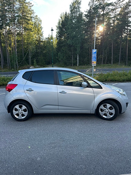 Kia Venga 3 of 9