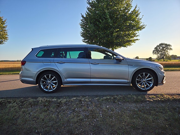Volkswagen Passat 2 of 14
