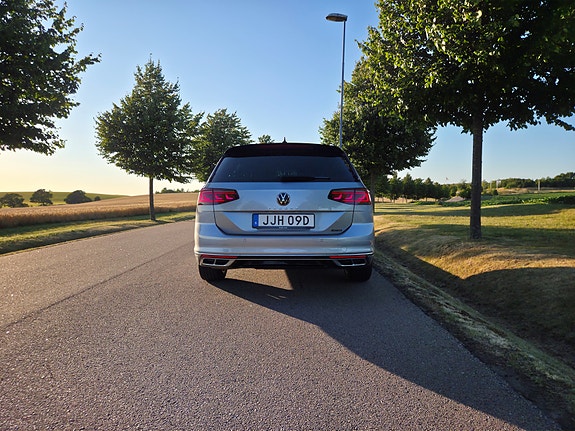 Volkswagen Passat 4 of 14