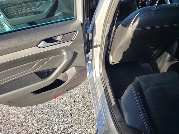 Volkswagen Passat 11 of 14