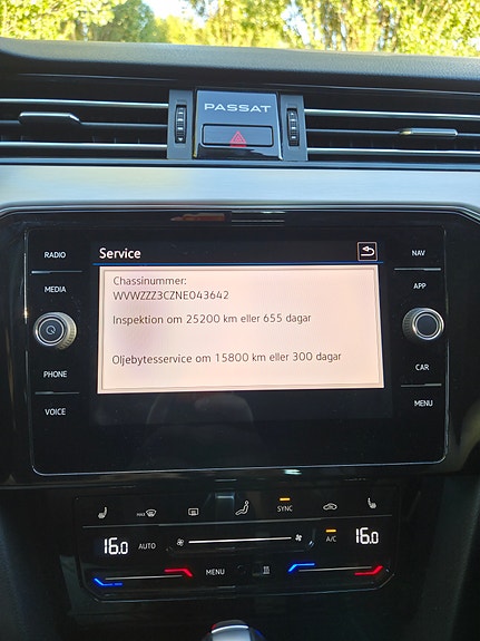 Volkswagen Passat 14 of 14