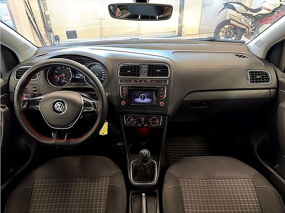 Volkswagen Polo 6 of 18