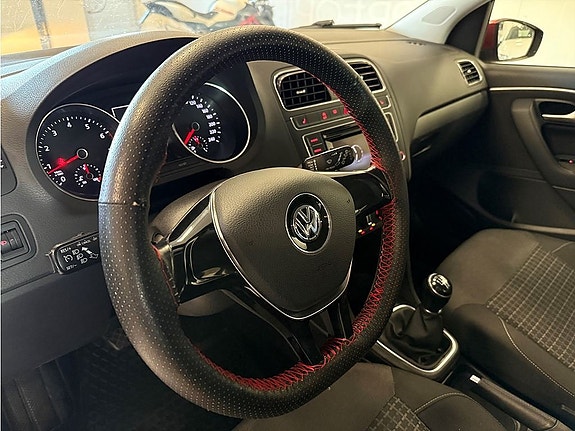 Volkswagen Polo 13 of 18