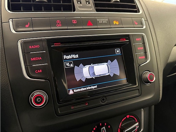 Volkswagen Polo 10 of 18