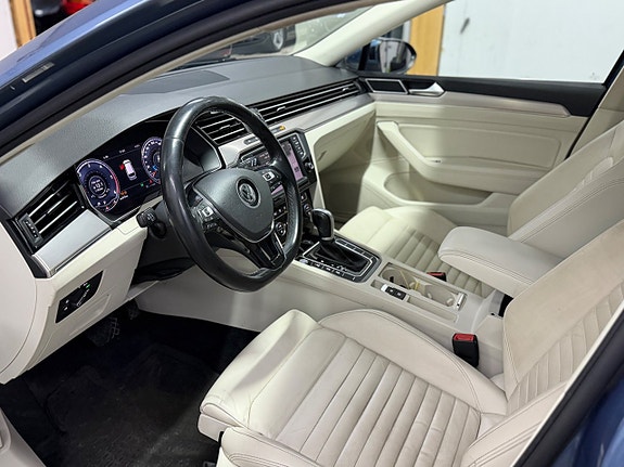 Volkswagen Passat 10 of 17