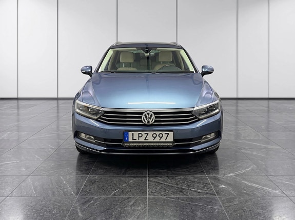 Volkswagen Passat 2 of 17